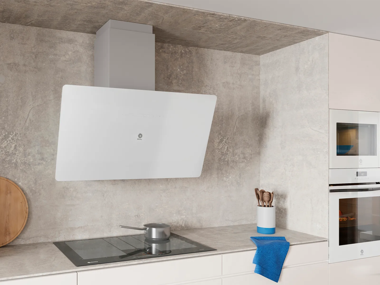 Campana de pared decorativa en cristal blanco sobre una placa negra en cocina con muebles blancos y alicatado gris
