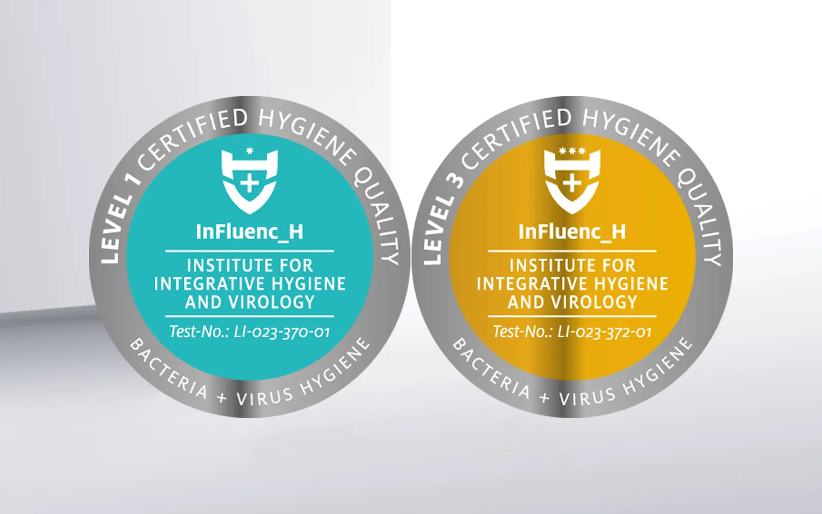 Zwei Siegel für höchste Hygiene von Spülprogrammen der Bosch Geschirrspüler auf weißem Hintergrund.