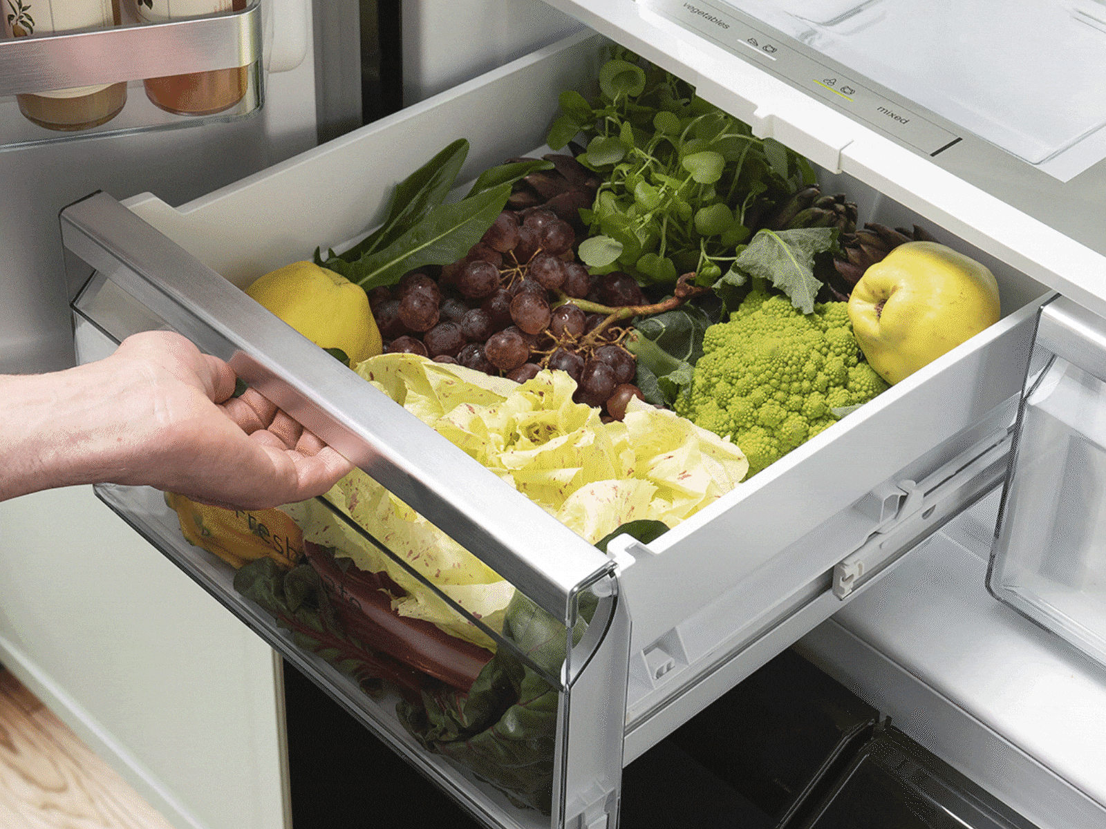 Neff Fresh Safe in action. See how this fridge feature keeps food perfectly fresh.