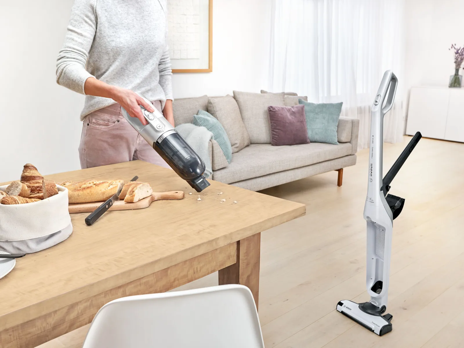 Man clicking the handheld vacuum out of the Flexxo's body.