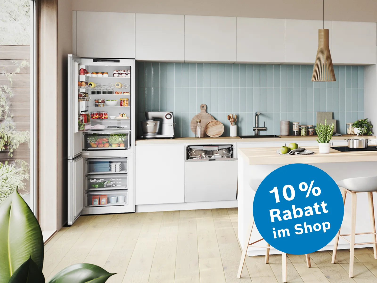 Bosch Hausgeräte in einer schönen Küche und dem Hinweis, dass es jetzt 10 % Rabatt im Bosch Online Shop gibt