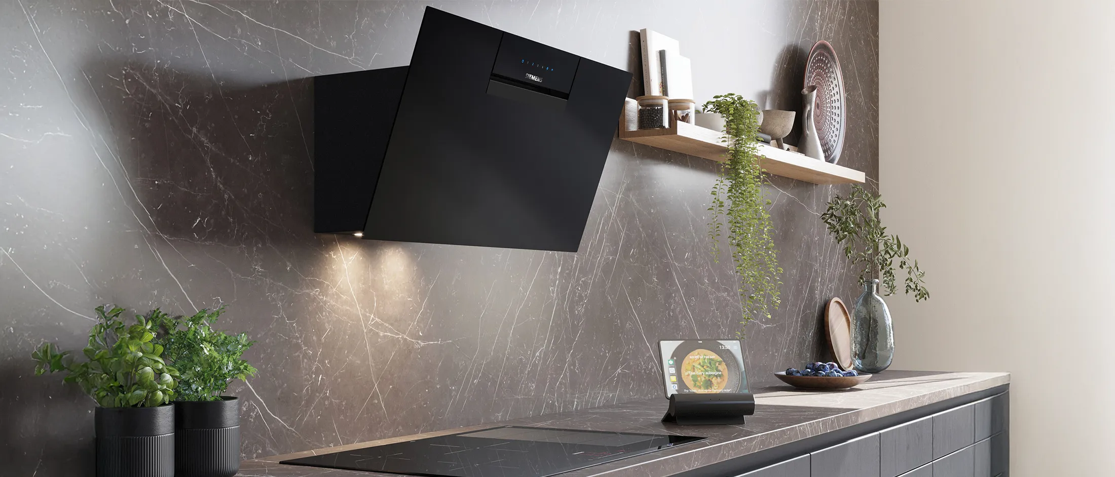 Campana decorativa integrada con control placa-campana inteligente manejado desde la app Home Connect