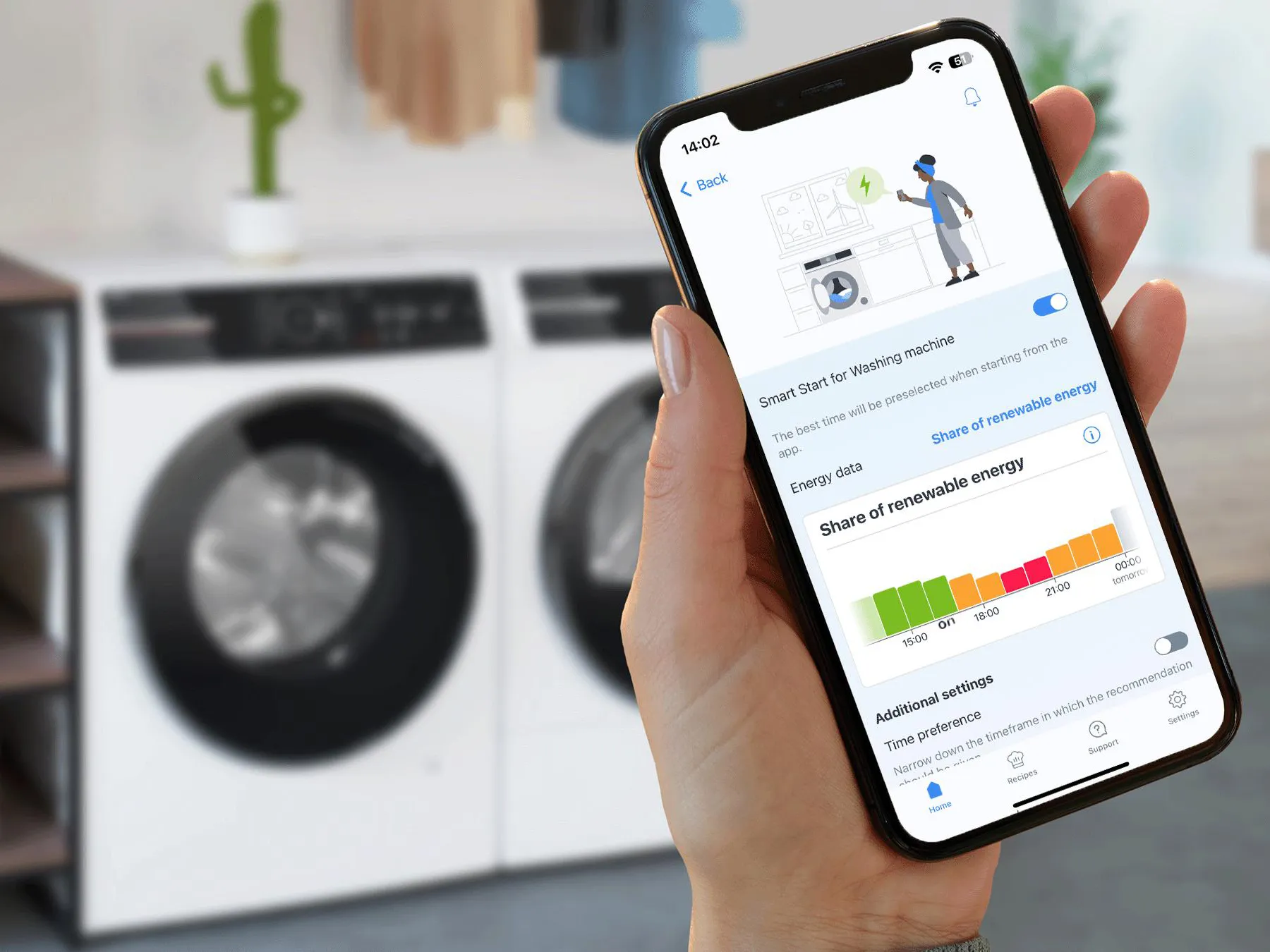 Smartphone wyświetla aplikację pralniczą, pralkę i szelki w nowoczesnym domu.