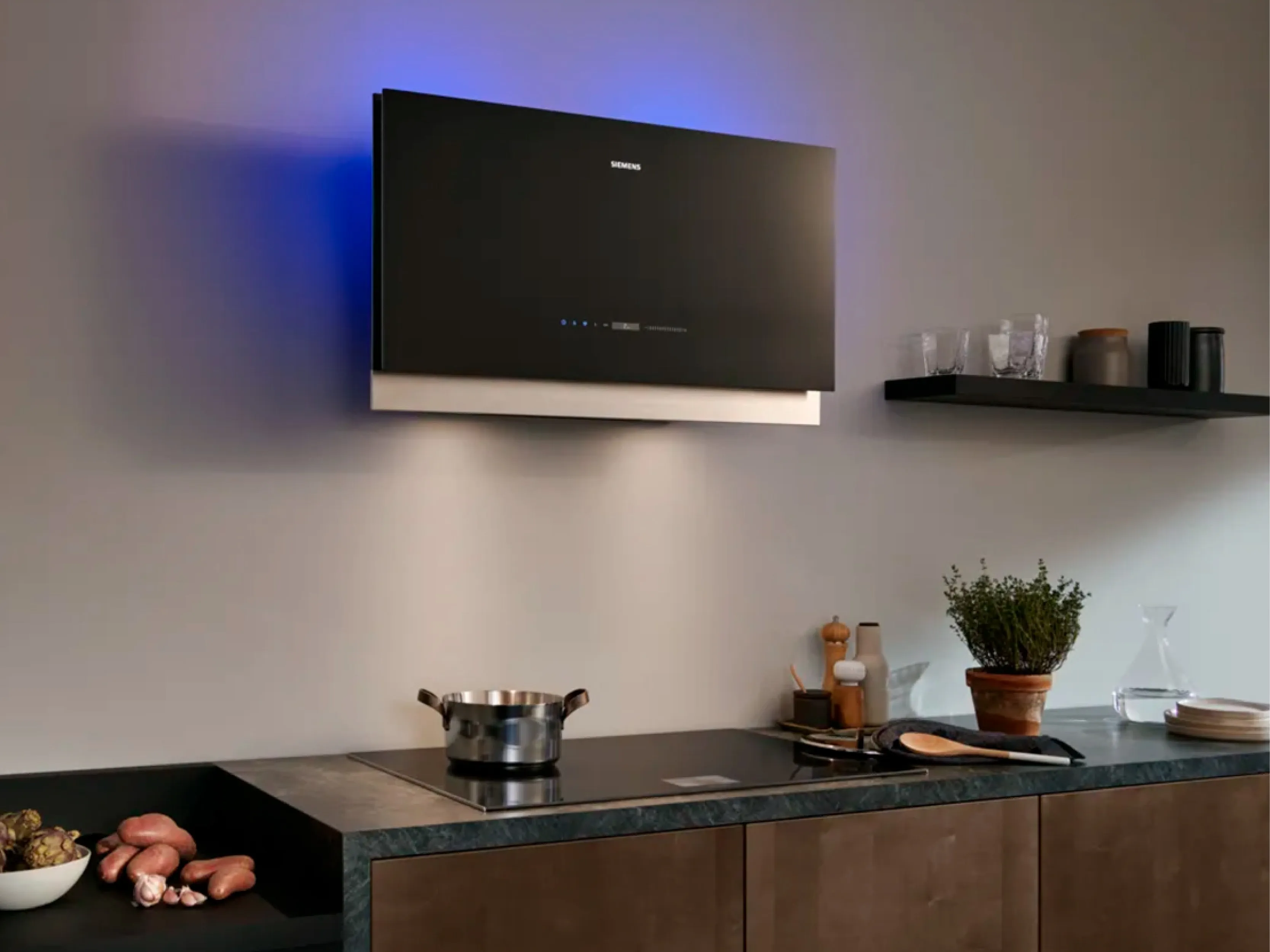 Siemens extractor hood with emotionLight symbol, featuring customisable ambient lighting.