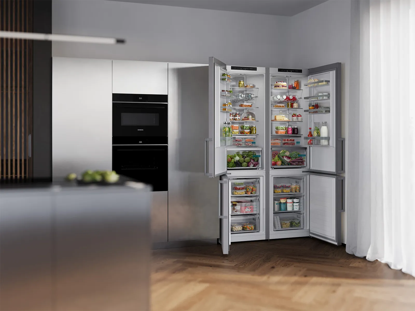 Zwei Siemens Kühl-Gefrier-Kombinationen nebeneinander, sodass sie als Side-by-Side nutzbar sind.