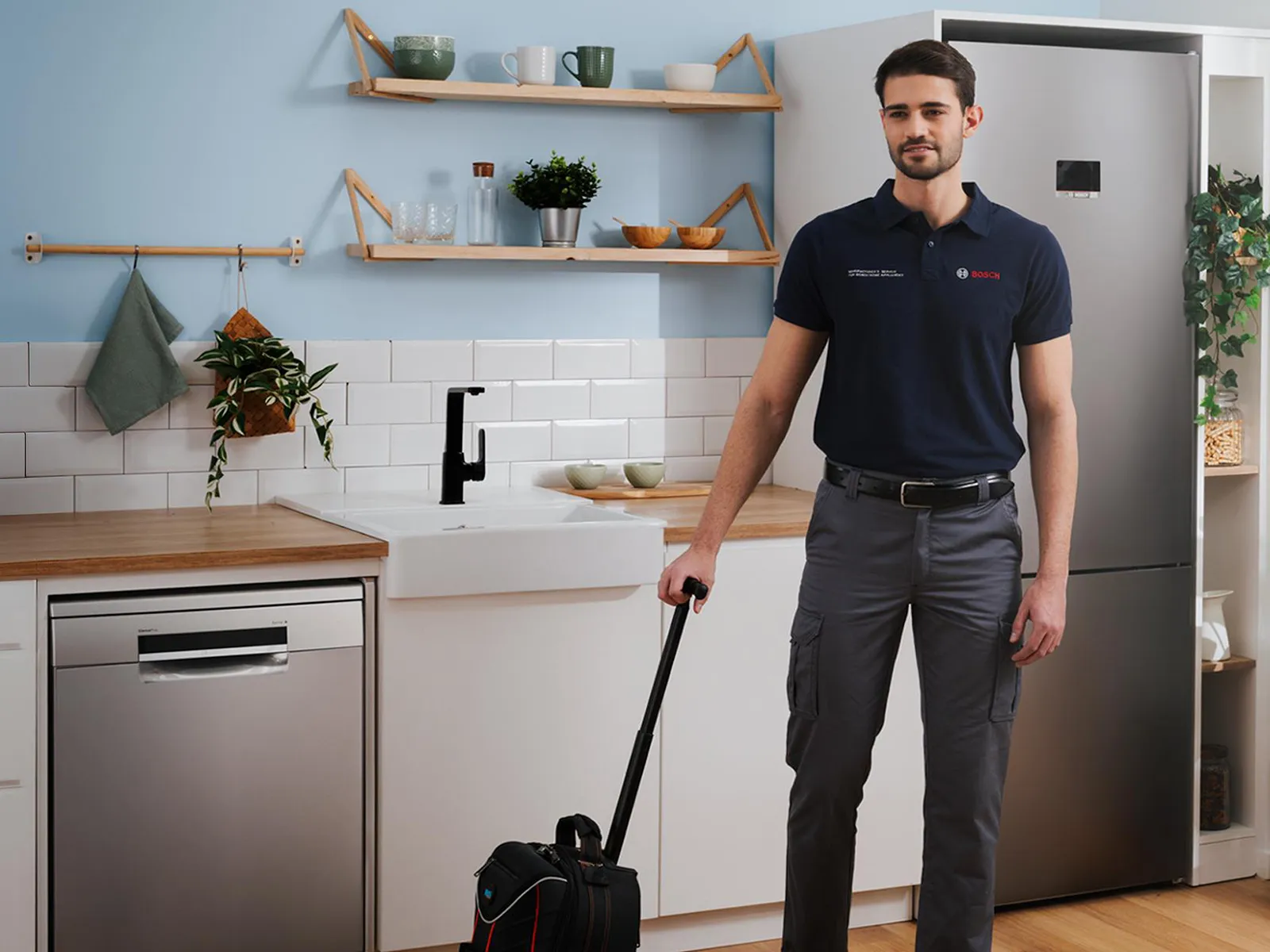 Serwisant u klienta w kuchni