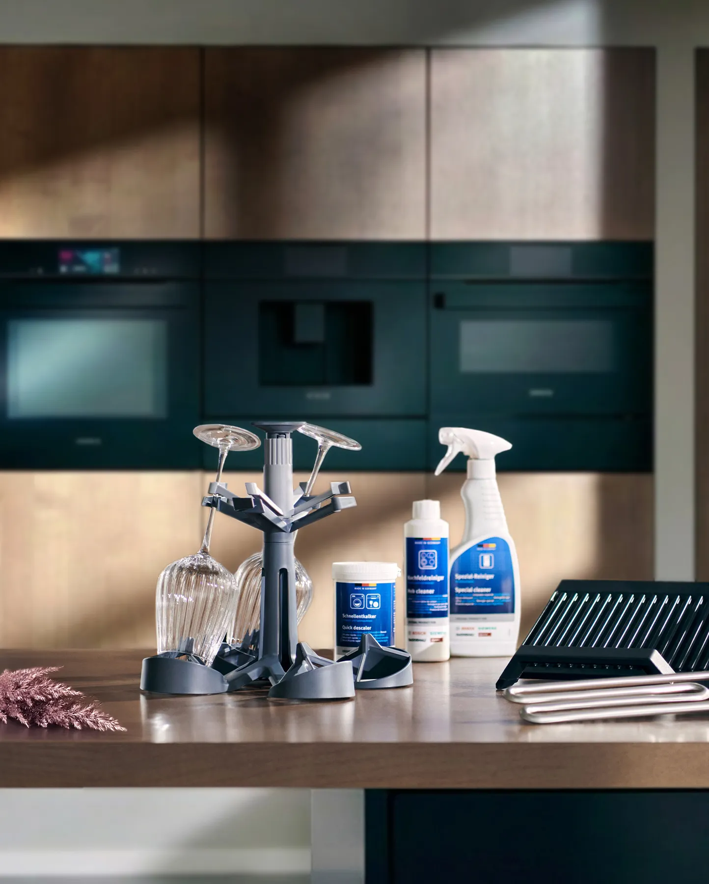 Entrez dans la saison avec un foyer prêt pour tout ce qui vous attend. Nos solutions de nettoyage et d’entretien de précision garantissent que vos appareils fonctionnent au mieux de leurs performances, vous offrant un nouveau départ pour la saison.