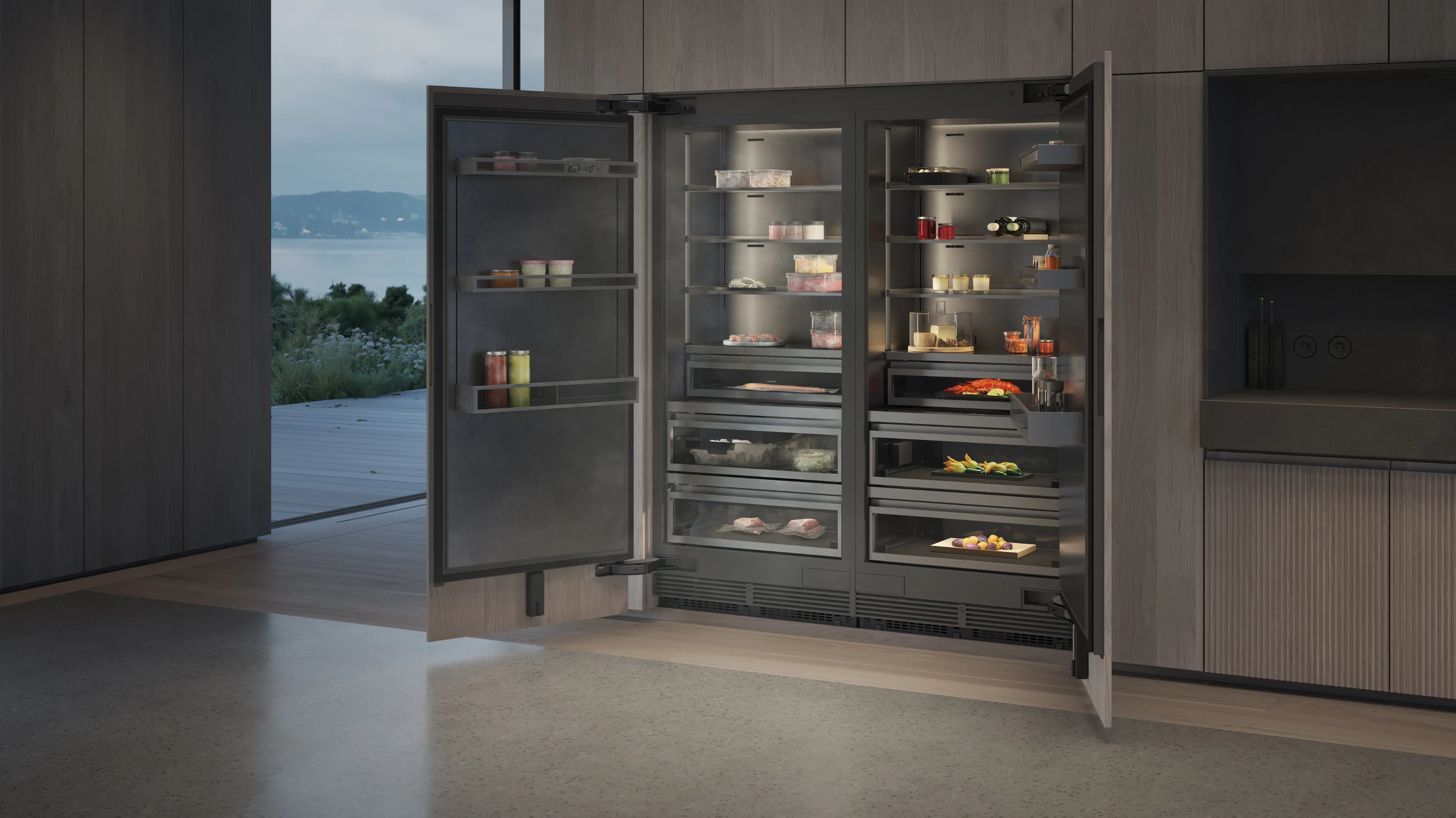 Ett kylskåp i Gaggenau Vario Cooling Expressive-serien i ett lyxigt kök
