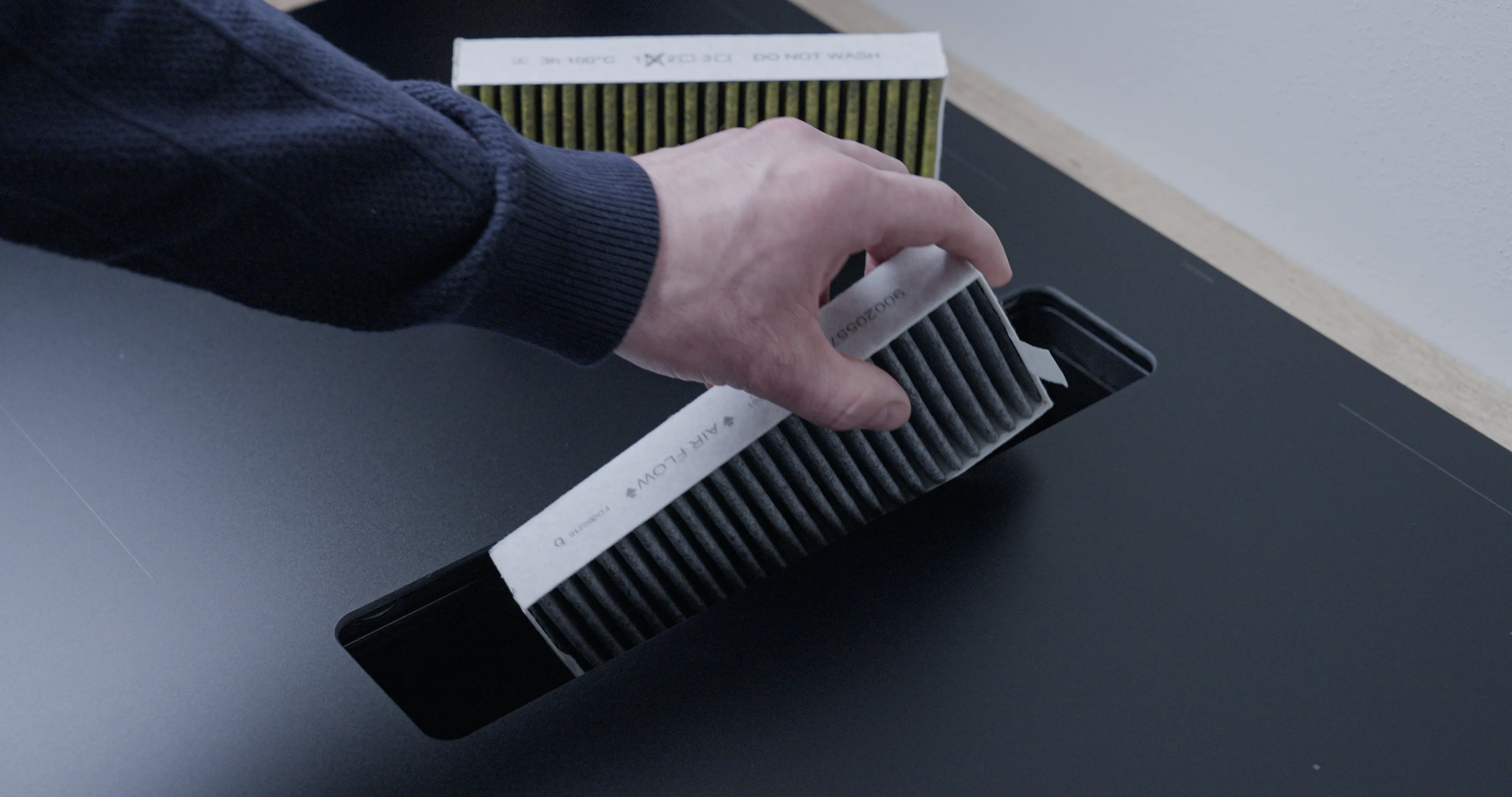 Long-Life Clean Air Filter wird in Kochfeldabzug eingebaut