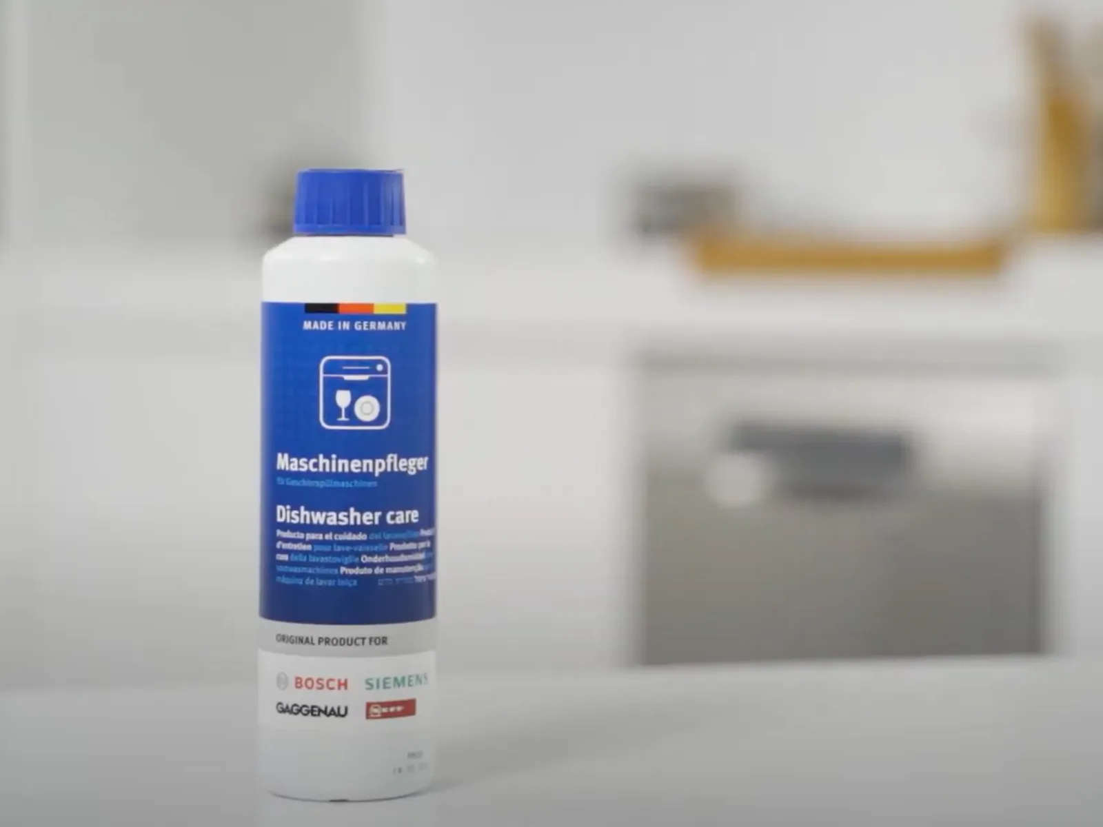 Anleitungsvideo: Verwendung des Pflegeprodukts für Geschirrspüler in einem Bosch Geschirrspüler.