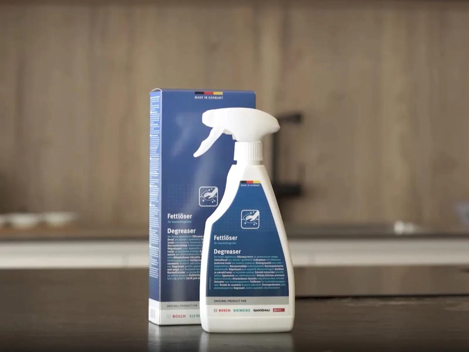 Anleitungsvideo: Verwendung des Bosch Universal-Fettlösers in deiner Küche.