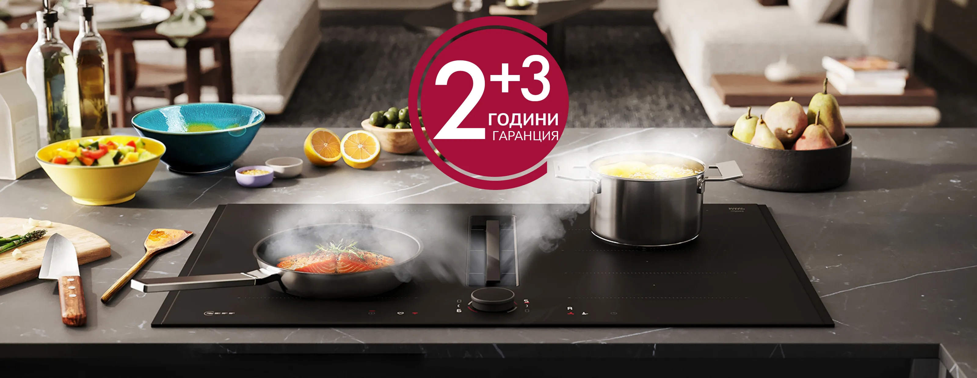 Готварски плот с вграден аспиратор, тенджера и тиган на него