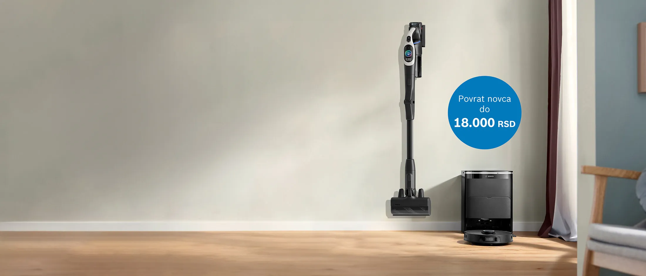 Robot usisivač i štapni akumulatorski usisivač u dnevnoj sobi