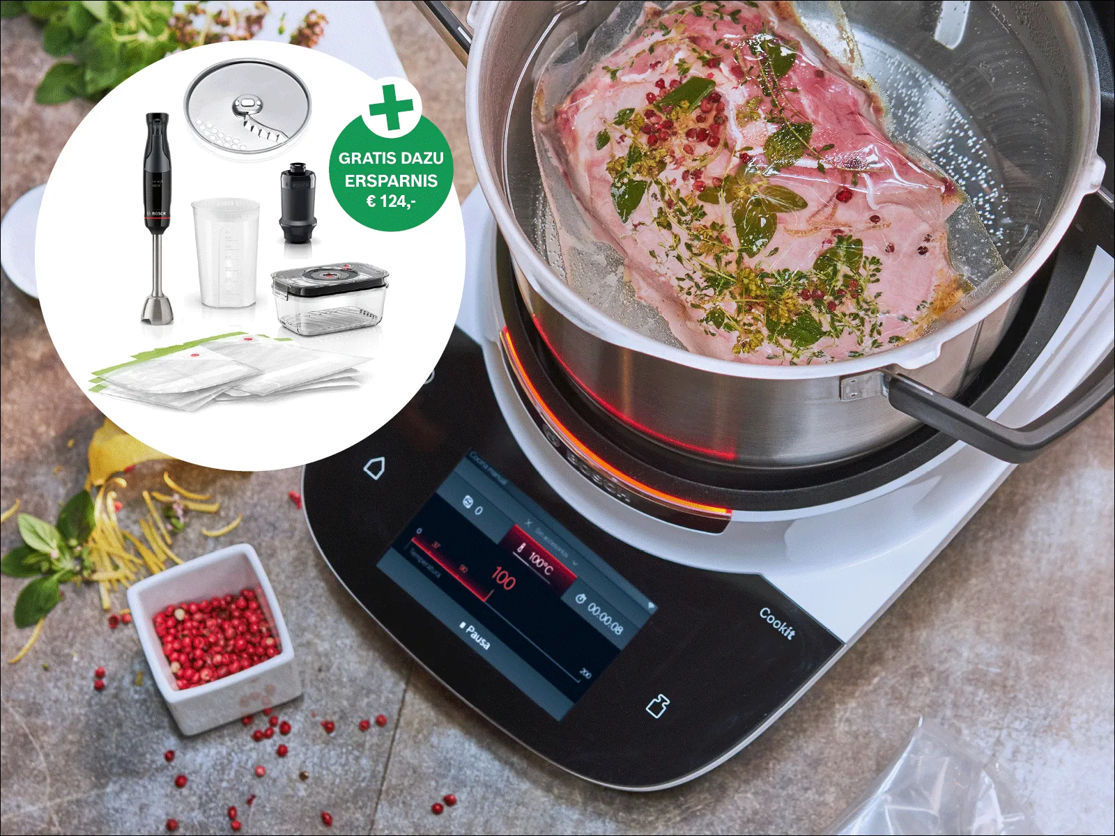 Cookit mit digitalem Display und Topf mit Kräutern und Flüssigkeit daneben Einblendung von Küchenutensilien und Text 'GRATIS DAZU ERSPARNIS € 124,-'