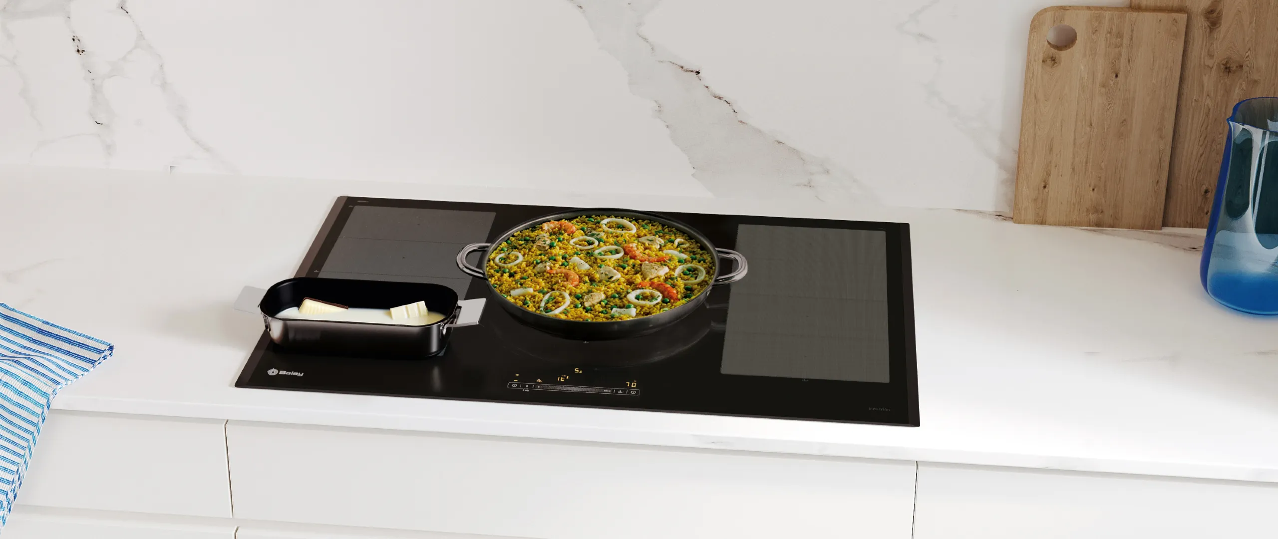 Placa de inducción Balay con FlexInducción en cocina blanca.