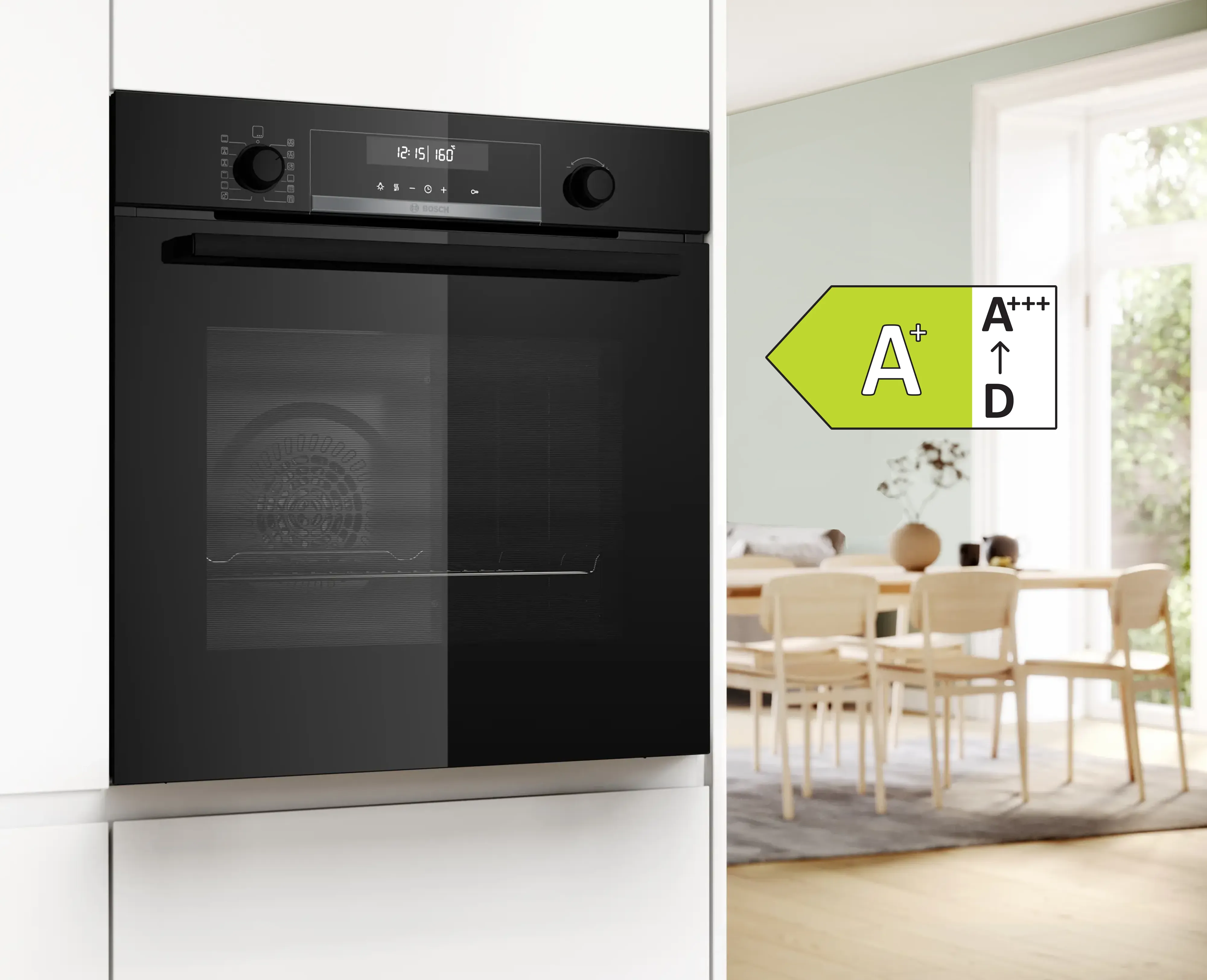 Forno da incasso nero con pannello di controllo digitale e manopole, etichetta energetica A+ visibile accanto