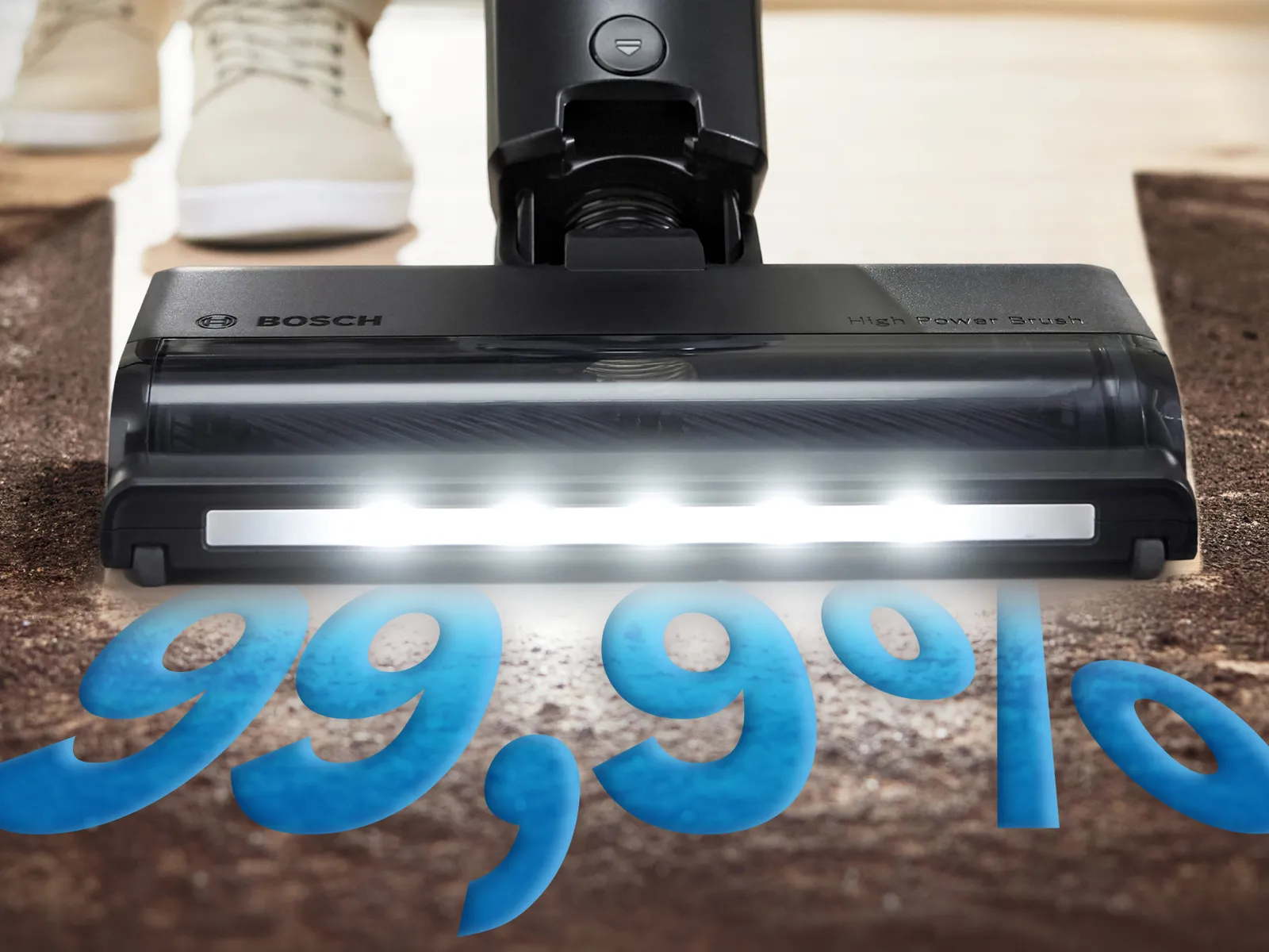 Der Bosch Flexxo Serie 4 mit LED-Düse entfernt bis zu 99,9 % des Staubs auf Hartböden.