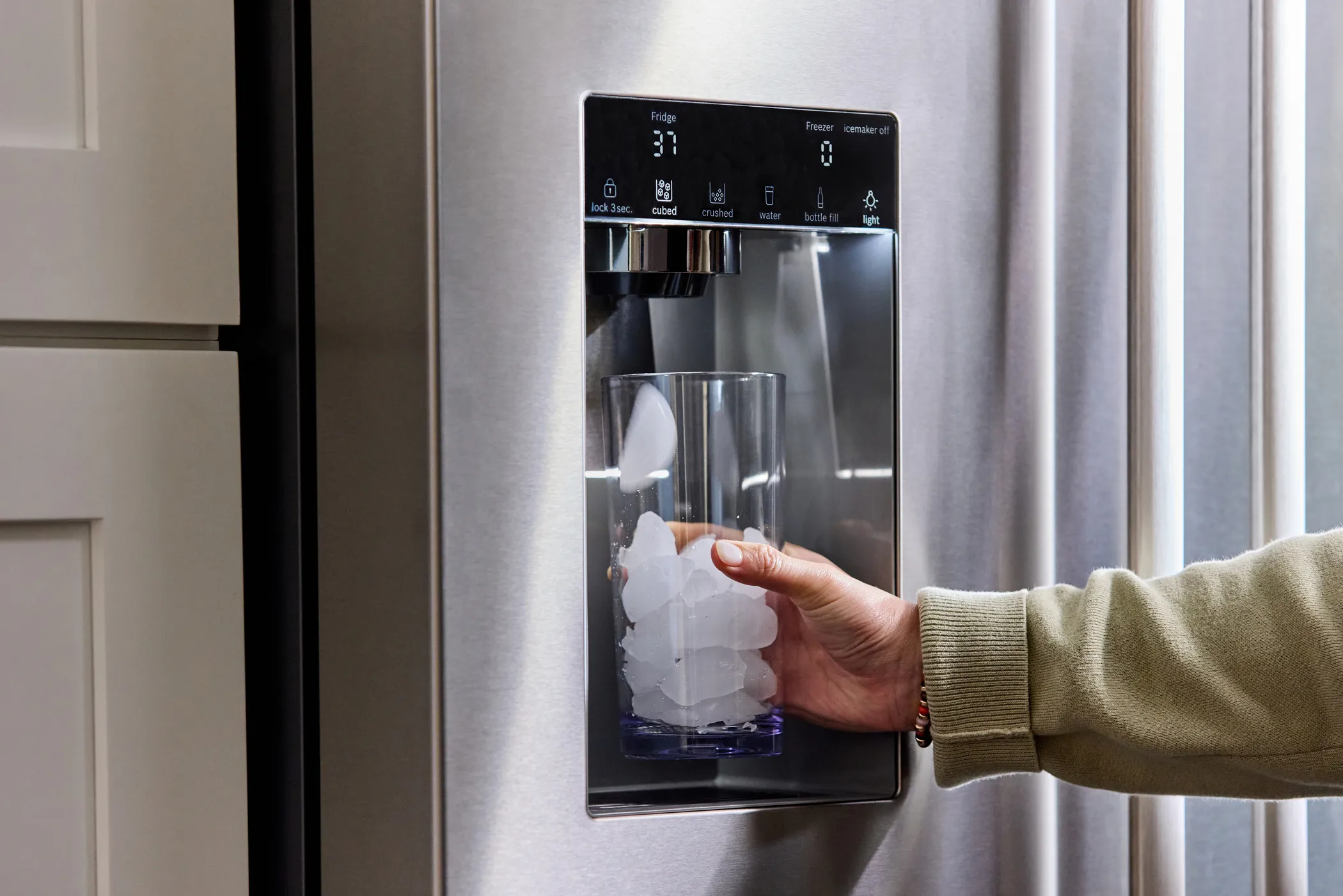 bosch french door refrigerator quickice pro system ice in cup