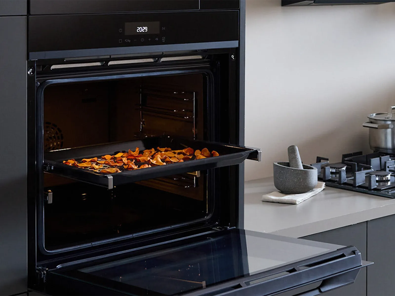 Siemens oven with a tray of colorful roasted vegetables, enhancing a contemporary kitchen with functionality and style.