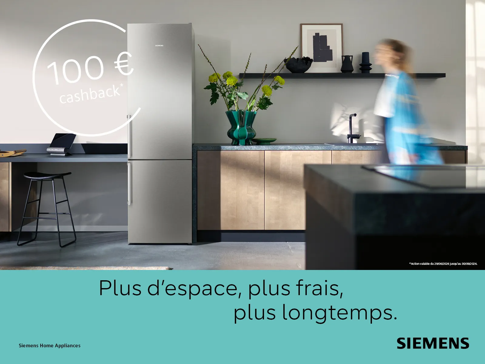 Réfrigérateur-congélateur en inox de Bosch avec l'emblème « jusqu'à 100 euros de cashback »