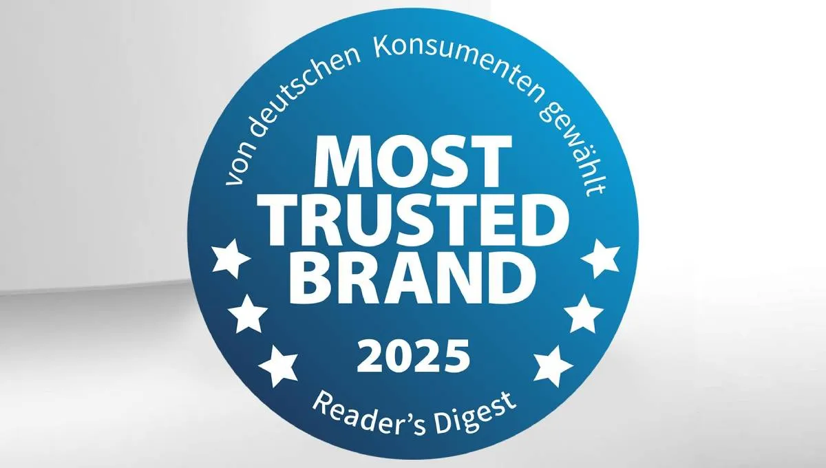 Blaues Abzeichen mit „Most Trusted Brand 2025“ von Reader’s Digest – zeigt das Verbrauchervertrauen in Deutschland.
