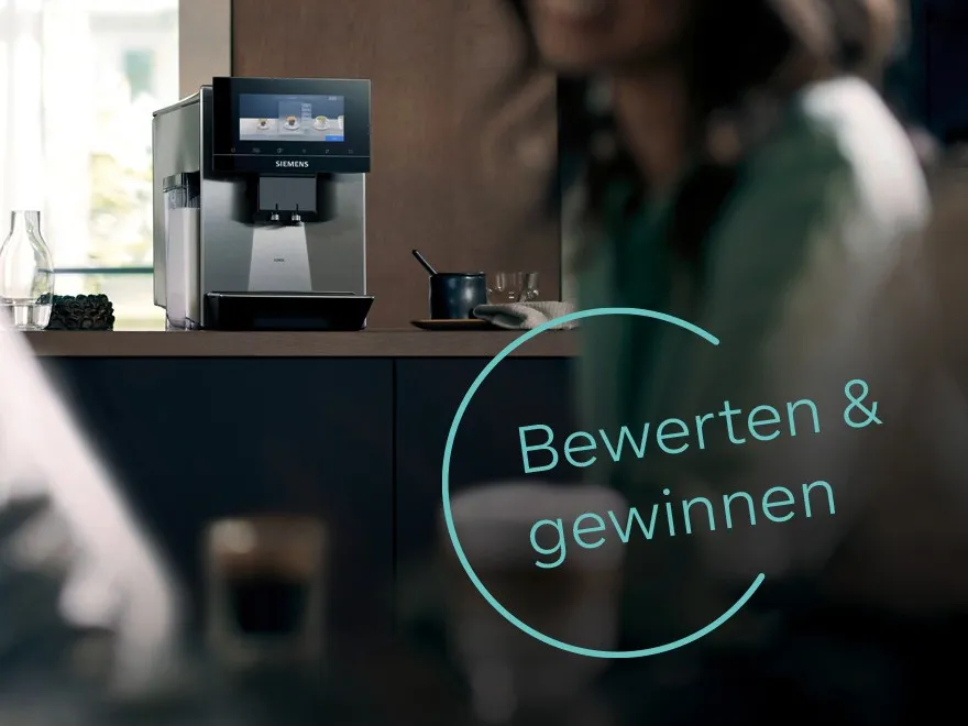 Stilvolle Siemens Hausgeräte auf einer Küchenarbeitsplatte mit Ambiente-Beleuchtung