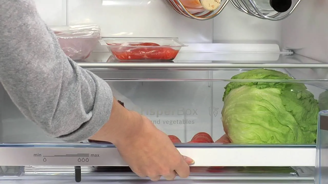 A graphic illustrating the "MultiAirflow" feature in a refrigerator, showing air circulation patterns and text "Up to 40% more air circulation".