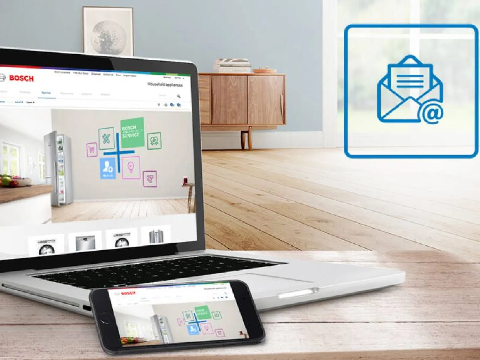 En bärbar dator och smartphone visar en mail-ikon, MyBosch och andra ikoner i ett ljust, modernt vardagsrum.