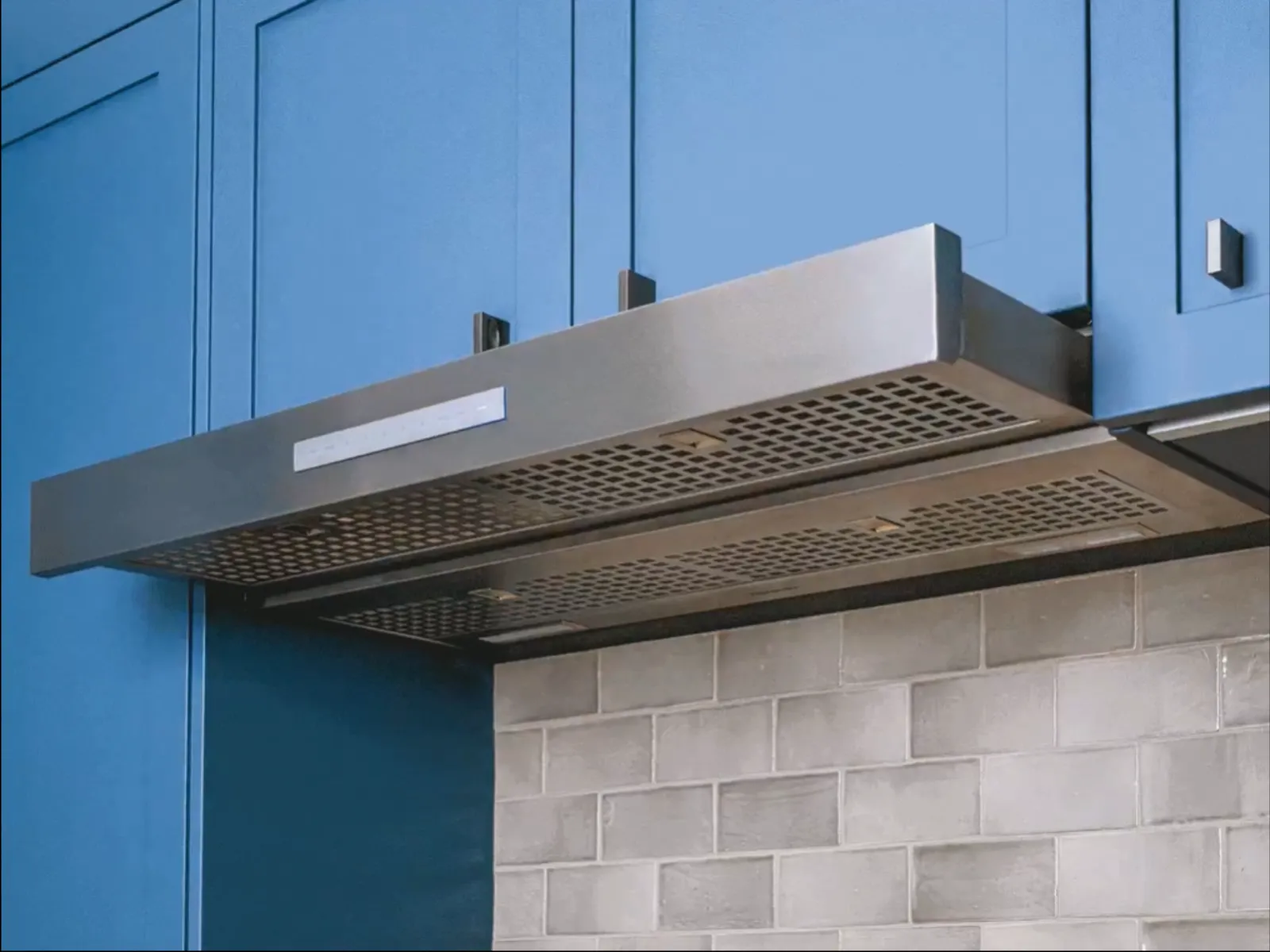 Front view of canopy Thermador hood HMDW36WS.