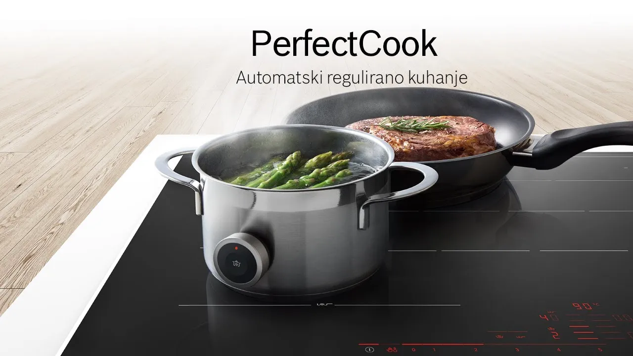 Lonac od nehrđajućeg čelika u kojem se kuha šparoga i tava za pečenje mesa na elegantnoj indukcijskoj ploči s automatskom kontrolom PerfectCook.