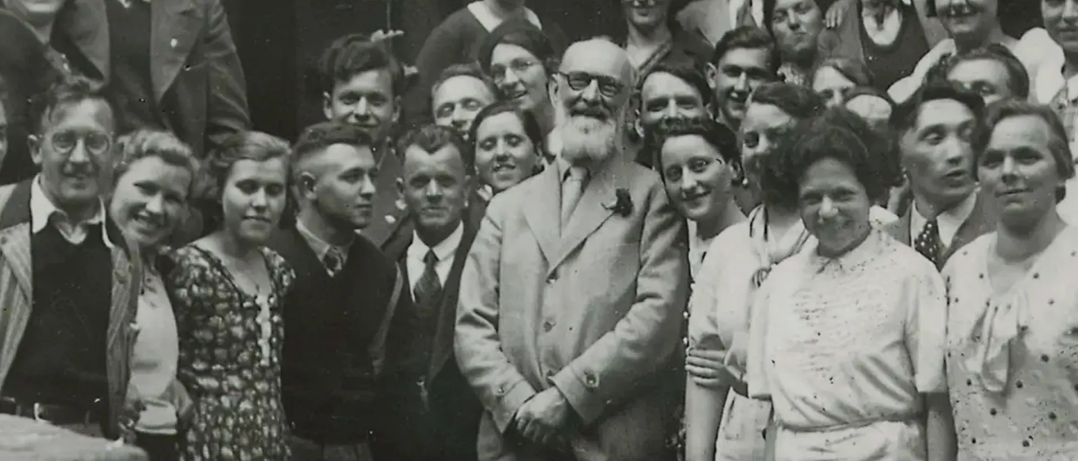 Historical black and white image of Robert Bosch (centre, with beard) and associates.