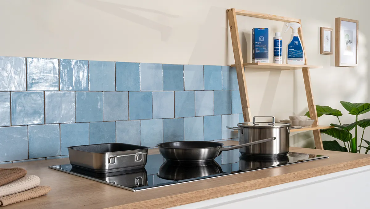 Accessoires Bosch sur une plaque de cuisson