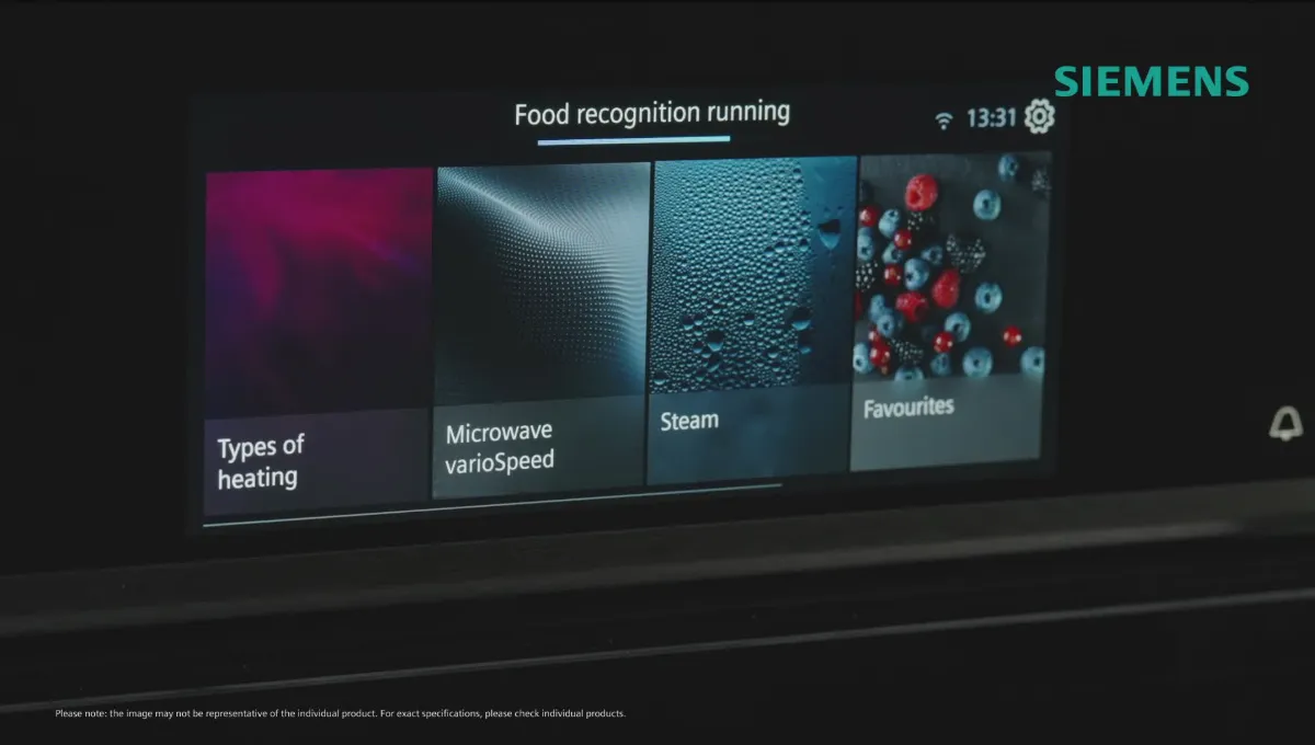 Siemens produkt-display: "Matigenkänning pågår" med alternativ för uppvärmning, mikrovågsugn, ånga och favoriter.