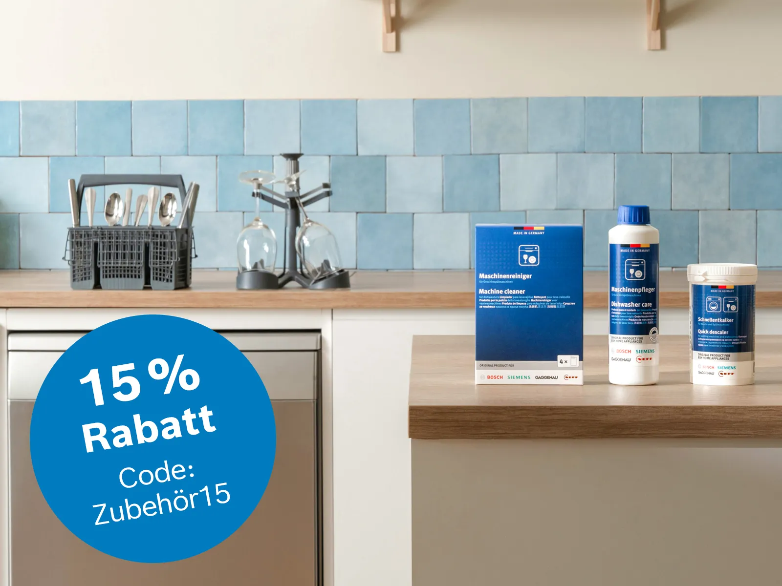 Bosch Zubehör in schöner Küche mit dem Hinweis auf 15 % Rabatt im Bosch Online Shop