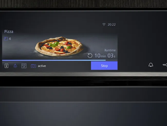 Pizza, zaman ve sıcaklık bilgileri ile dijital bir arayüzde görüntülendi.