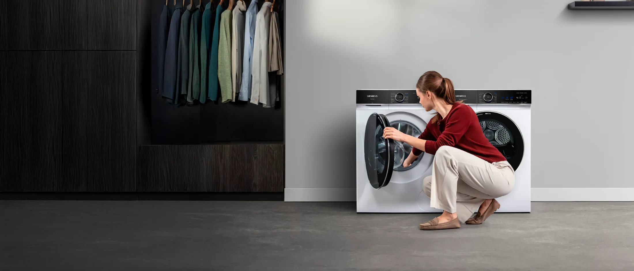 A Siemens washing machine, with Red Dot and iF Design Award logos for 2023.