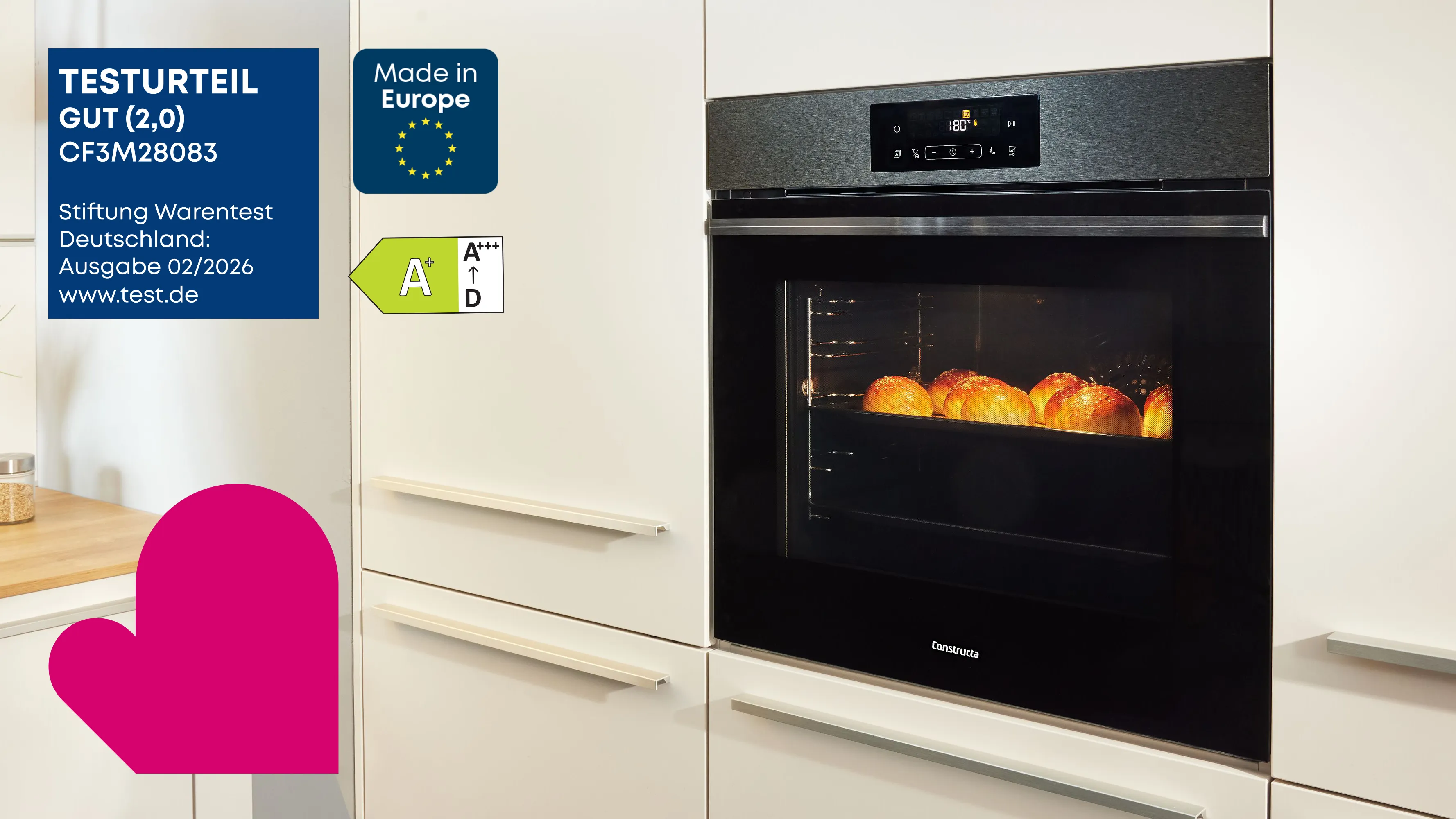 Constructa Einbaubackofen CF3M28083 in cremefarbener Küche mit goldbraun gebackenen Brötchen im Garraum, Stiftung Warentest GUT (2,0), Energieklasse A+, Made in Europe