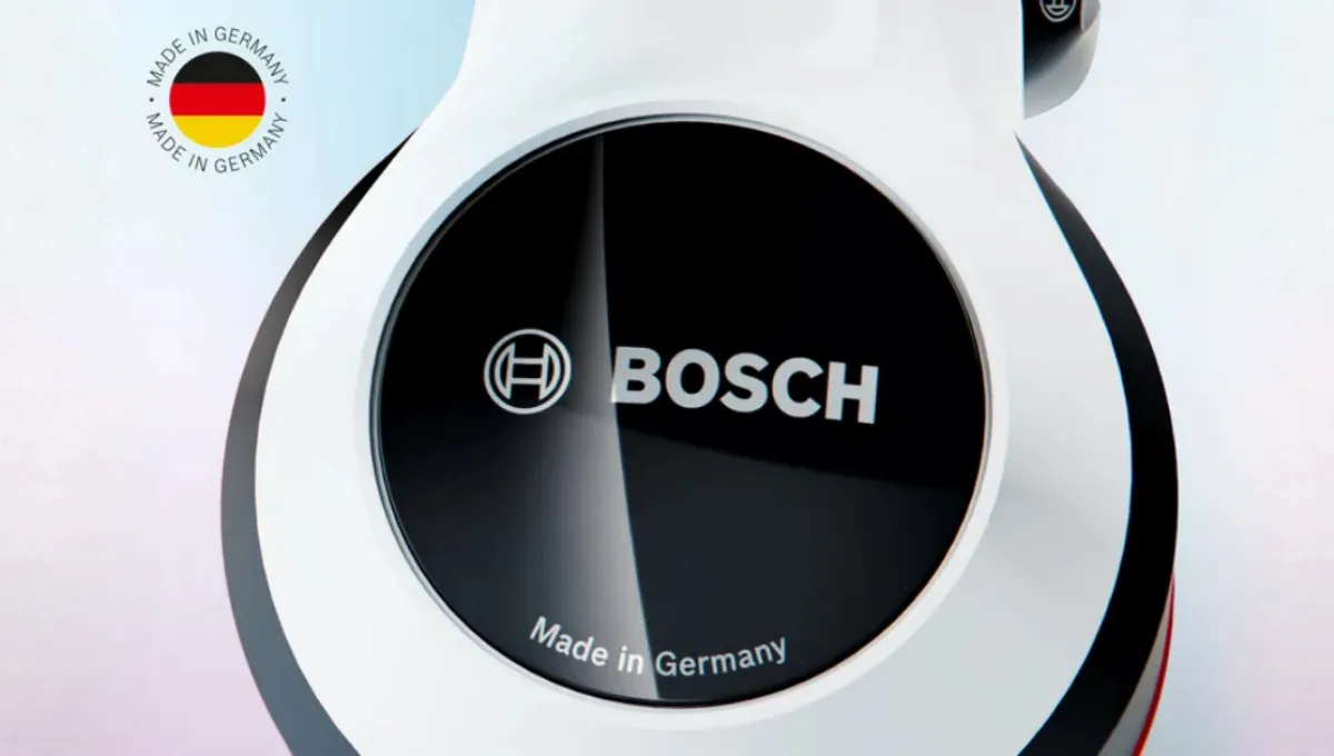 Logo Bosch pe un aparat alb, "Made in Germany," design alb-negru.