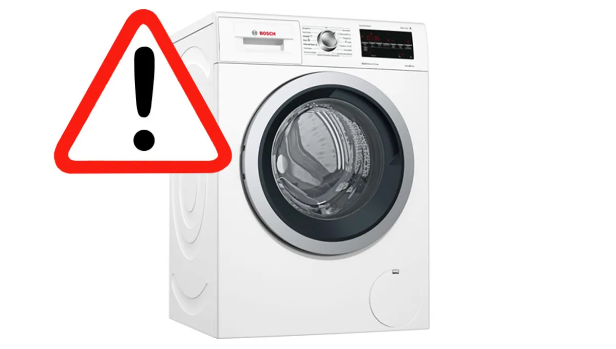 Frontlader-Waschmaschine mit einem roten Warnsymbol (Dreieck), das auf eine mögliche Störung oder Vorsicht hinweist.