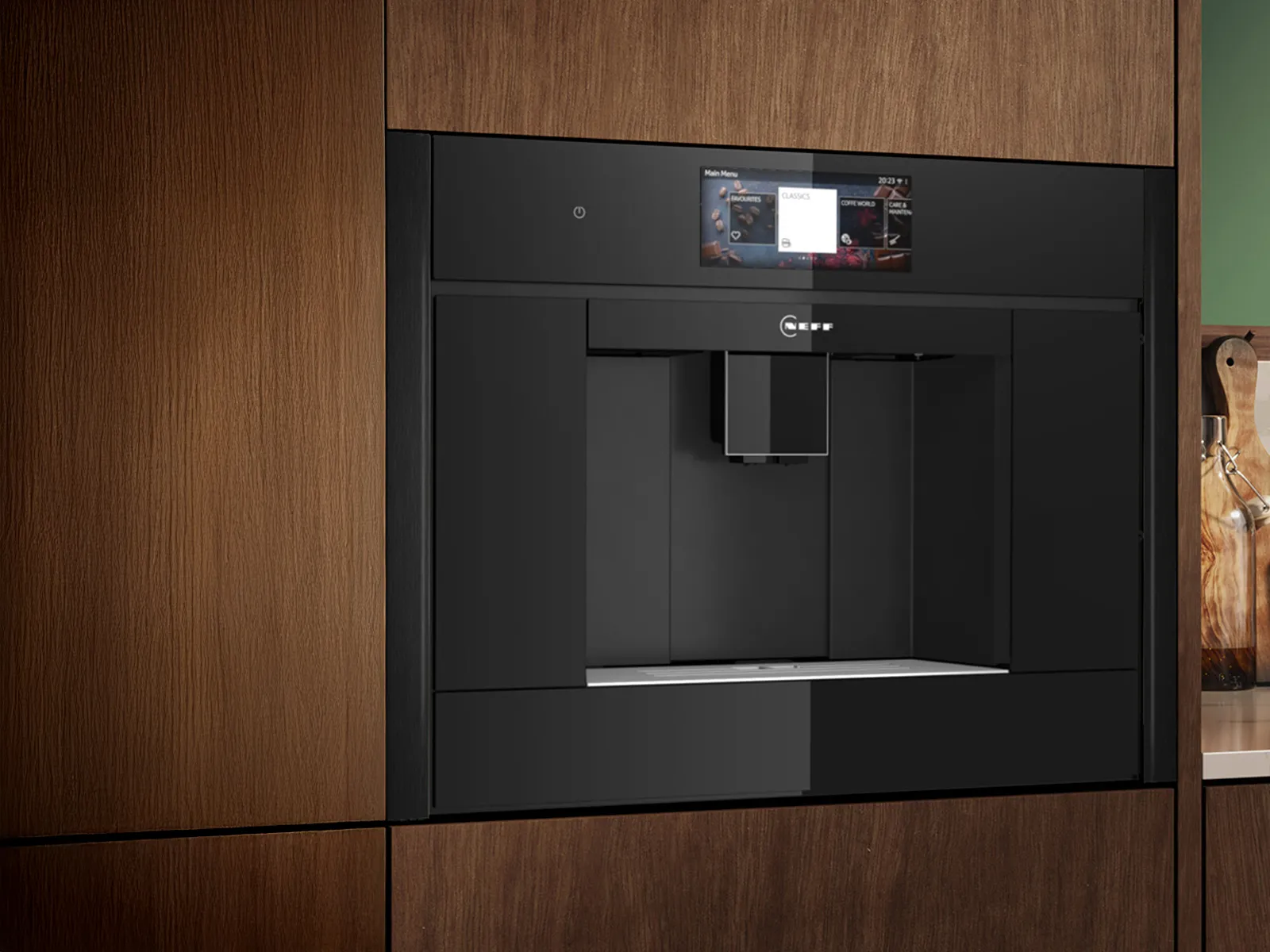 Coffee machine with Deep Black side strips 