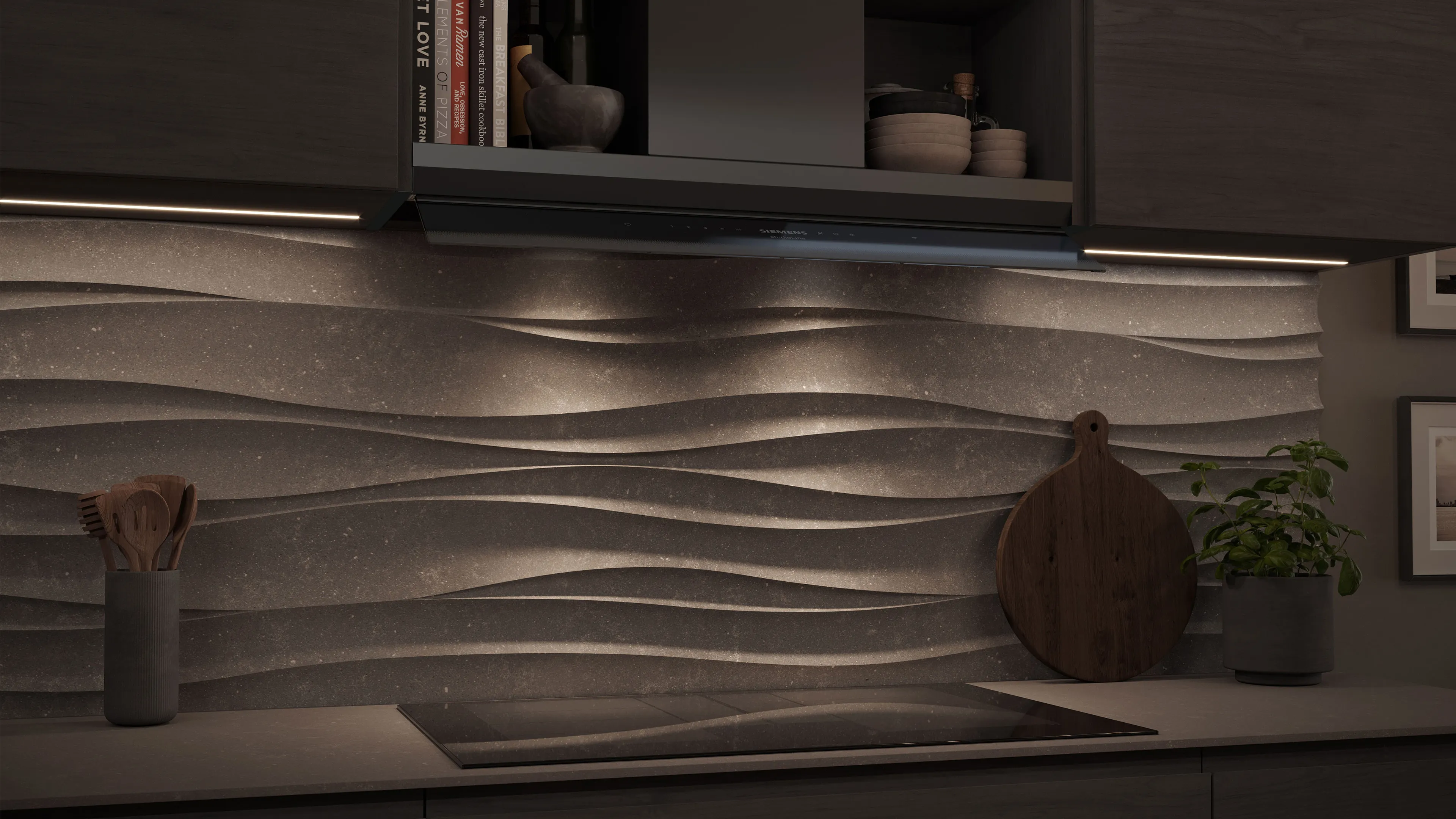 Integrierte Siemens Designhaube über einem modernen Induktionskochfeld in eleganter Küche mit Dampfabsaugung beim Kochen.