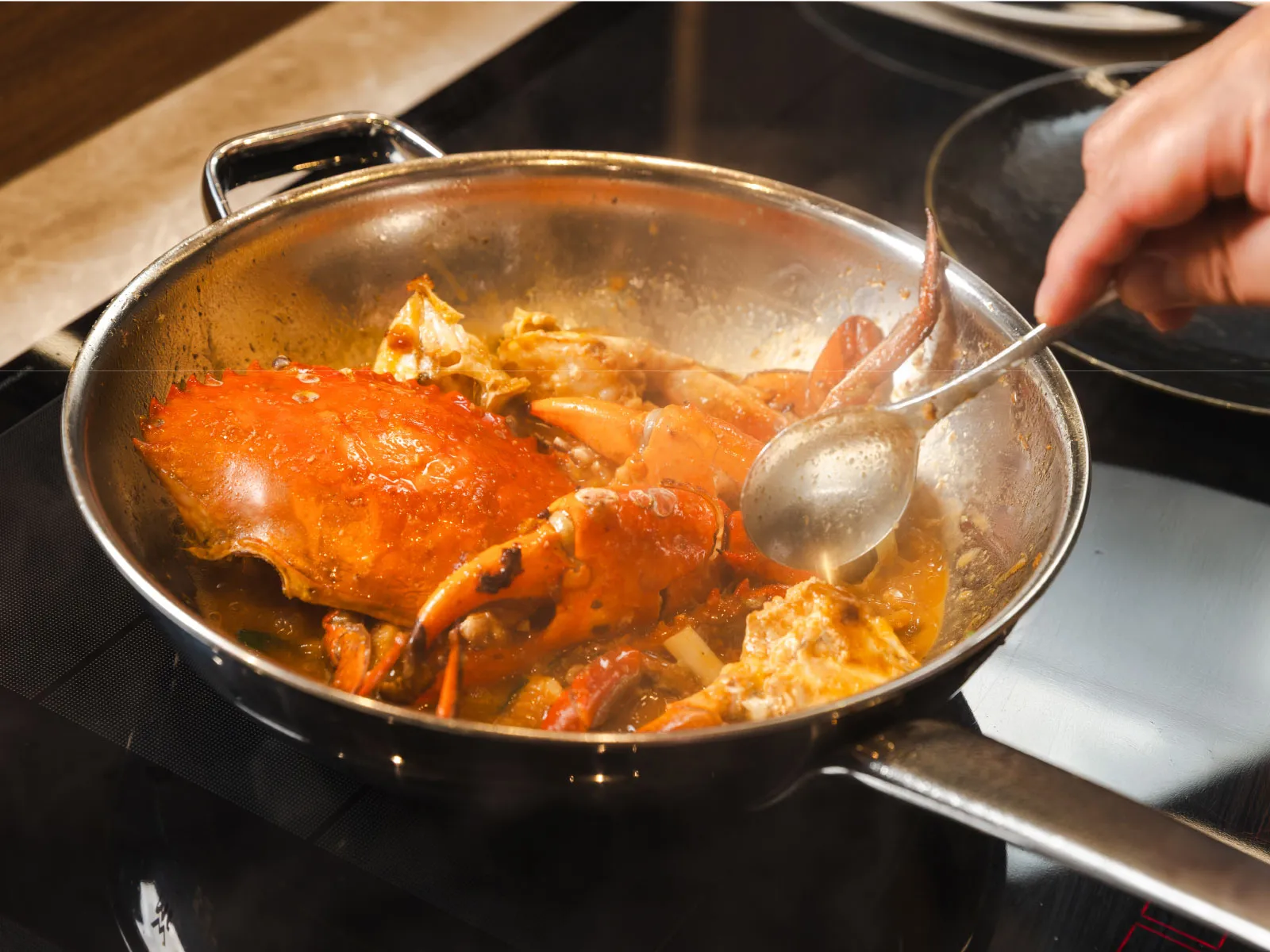 Cooking instruction of Ginger & Scallion Stir-Fried Crab