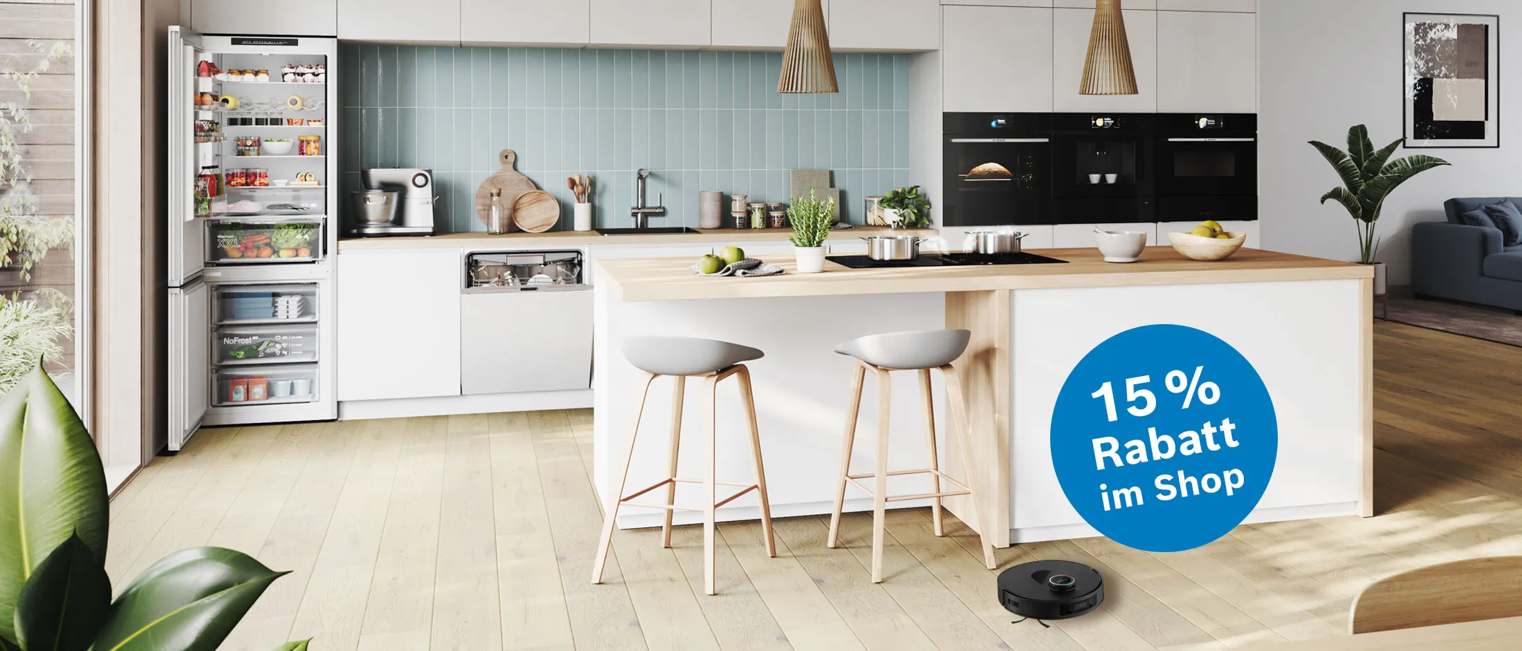 Bosch Hausgeräte in einer schönen Küche und dem Hinweis, dass es jetzt 15 % Rabatt im Bosch Online Shop gibt