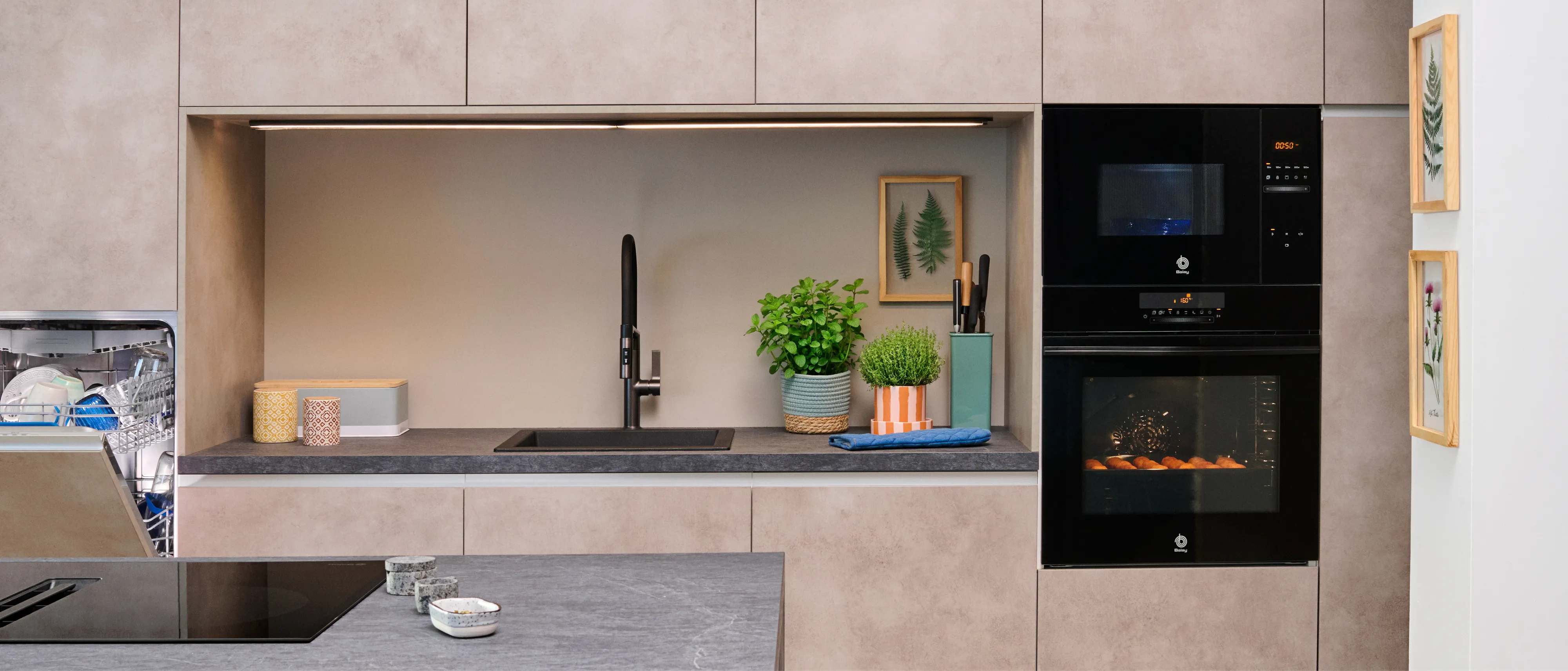 Cocina completa con electrodomésticos Balay.