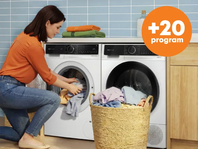 Beyaz bir çamaşır makinesinin dijital kontrol paneli, çeşitli yıkama programları, ayarlar, Wi-Fi simgesi ve Home Connect logosu ile birlikte 'PREMIUM 9 kg | 1200 devir' yazısını gösteriyor.
