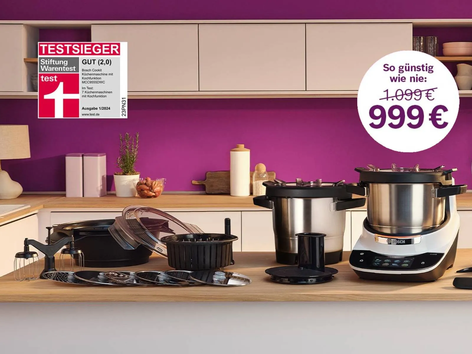 Bosch Cookit Küchenmaschine mit Kochfunktion mit Zubehör auf Kücheninsel.
