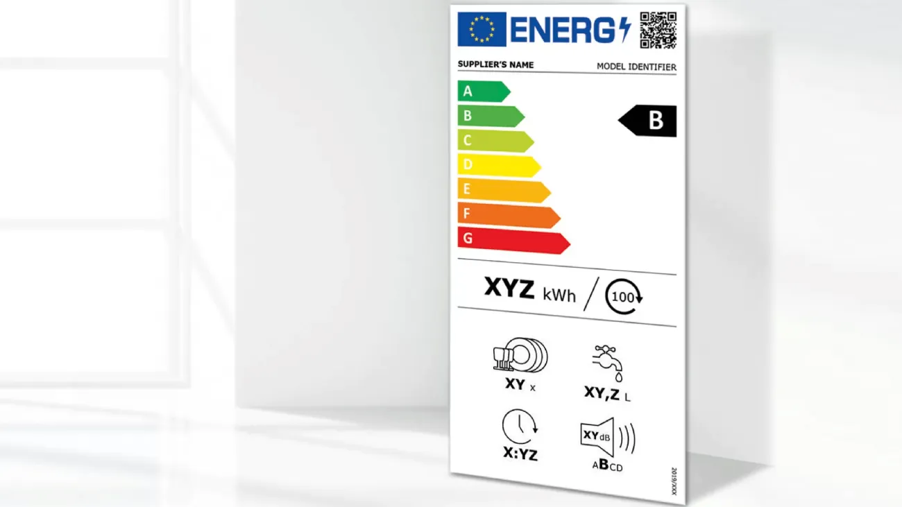 Enerji verimliliği etiketi, derecelendirme ölçek ve ürün bilgileri ile.