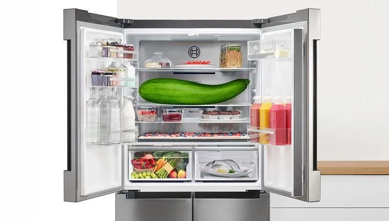 Bosch refrigerators offer XXL capacity to store even large and bulky foods, for example large vegetables or whole baking trays.