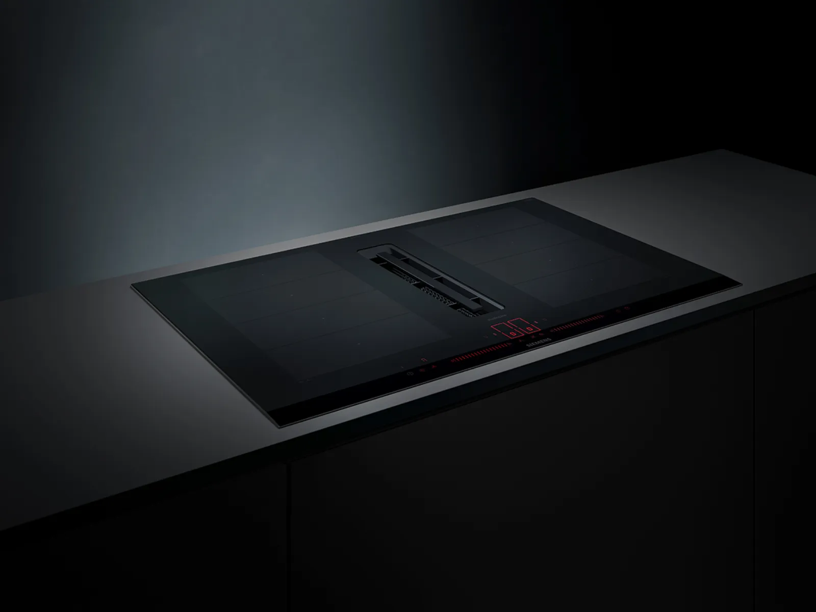 Console di gioco nero con accento rosso su sfondo scuro.
