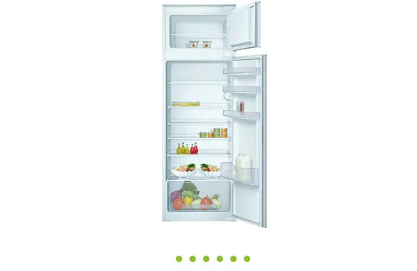 Combinado aberto com alimentos organizados nas prateleiras